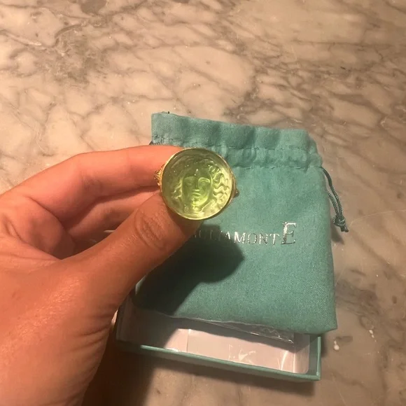 New in box Tagliamonte cameo ring size 7 - Picture 1 of 5